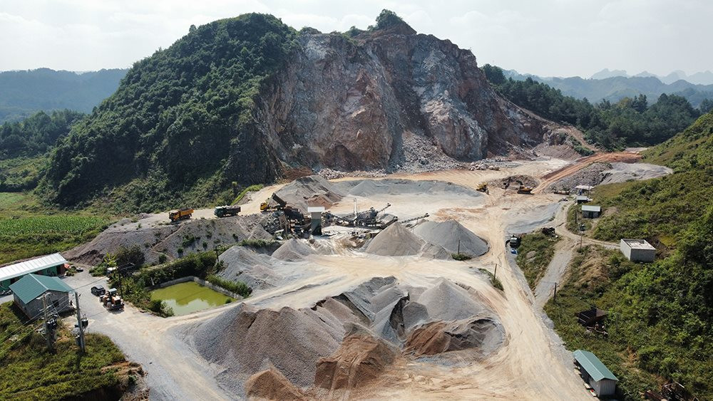 ung dung vien tham khai thac khoang san